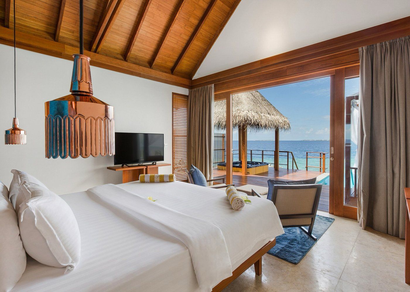 Dormitorio de hotel con vistas al mar