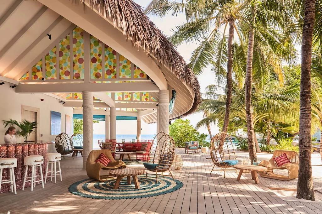 Restaurante en Finolhu Maldives: experiencia gastronómica frente al mar en un resort de lujo en Maldivas